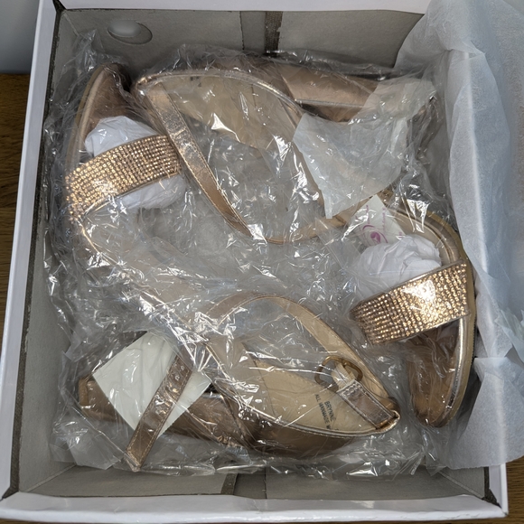 ⭐David's Bridal Women's Rose Gold Heels⭐ - Picture 13 of 15